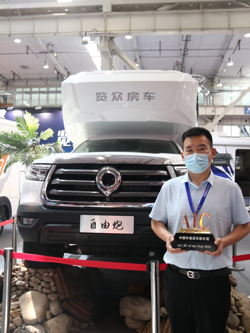 年度新車、自動檔、四驅，能選的房車