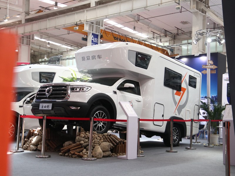 年度新車、自動檔、四驅，能選的房車