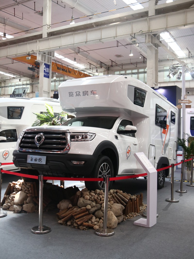 年度新車、自動檔、四驅，能選的房車