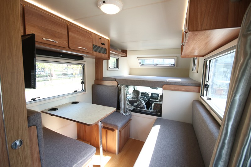 不懼荒野，不怕泥濘，四驅房車更給力