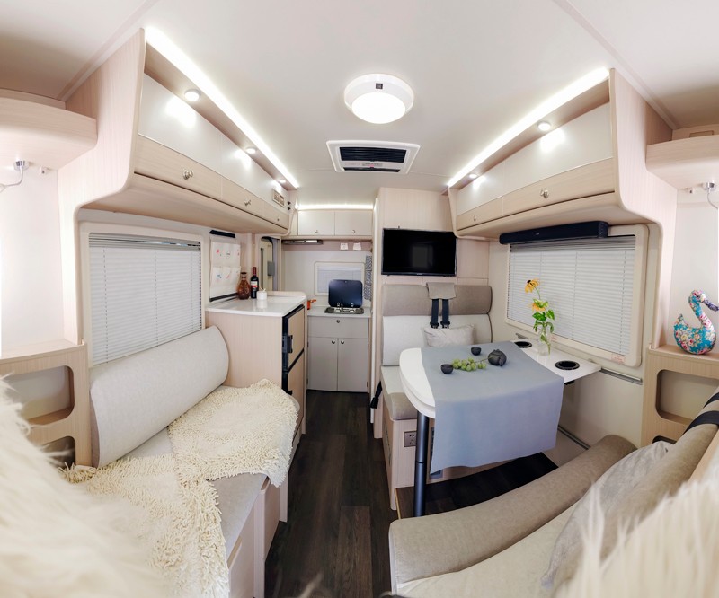 不懼荒野，不怕泥濘，四驅房車更給力