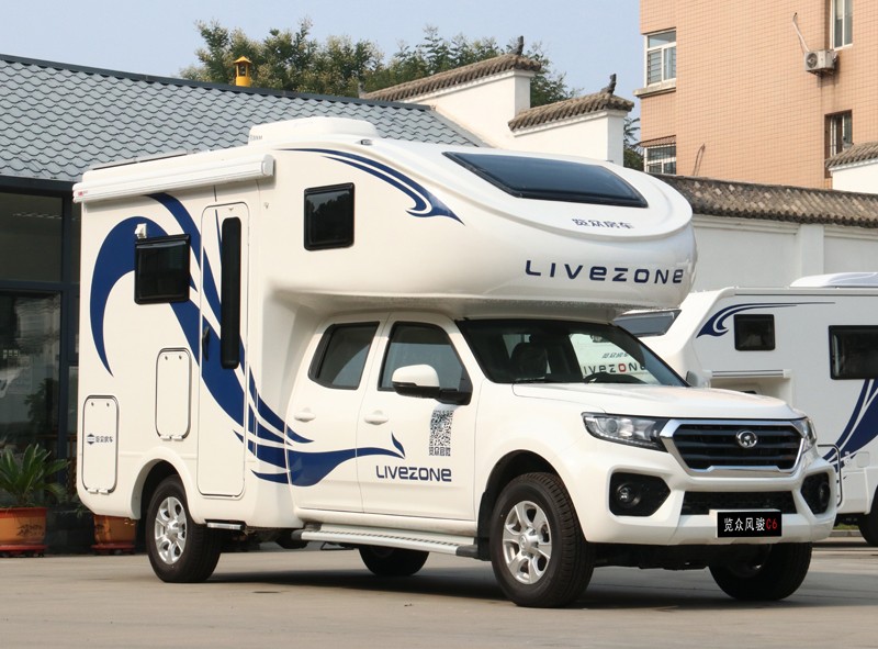 不懼荒野，不怕泥濘，四驅房車更給力