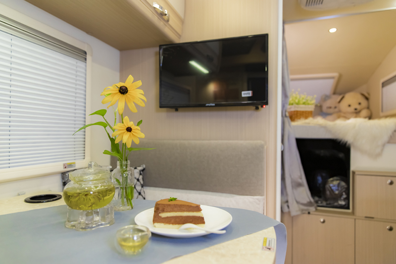 不懼荒野，不怕泥濘，四驅房車更給力