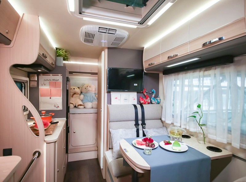 不懼荒野，不怕泥濘，四驅房車更給力