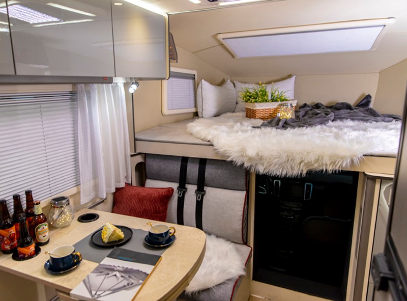 不懼荒野，不怕泥濘，四驅房車更給力