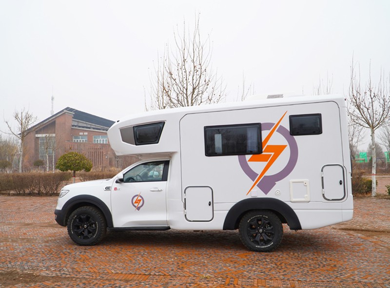 不懼荒野，不怕泥濘，四驅房車更給力