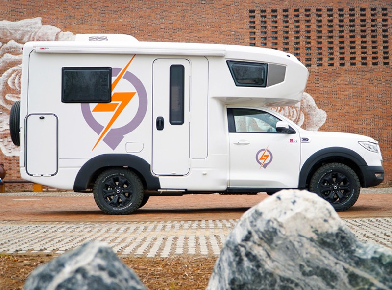 不懼荒野，不怕泥濘，四驅房車更給力