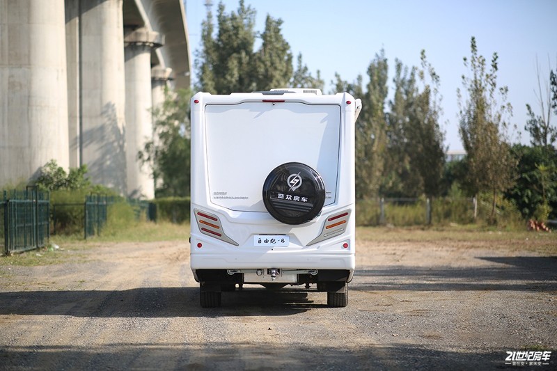 打響第二炮！搶先實拍體驗覽眾自由炮-B皮卡四驅(qū)房車