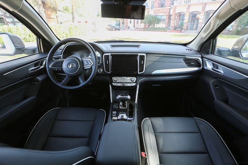 極致動(dòng)力、四驅(qū)越野，樣樣都強(qiáng)，就是這款房車