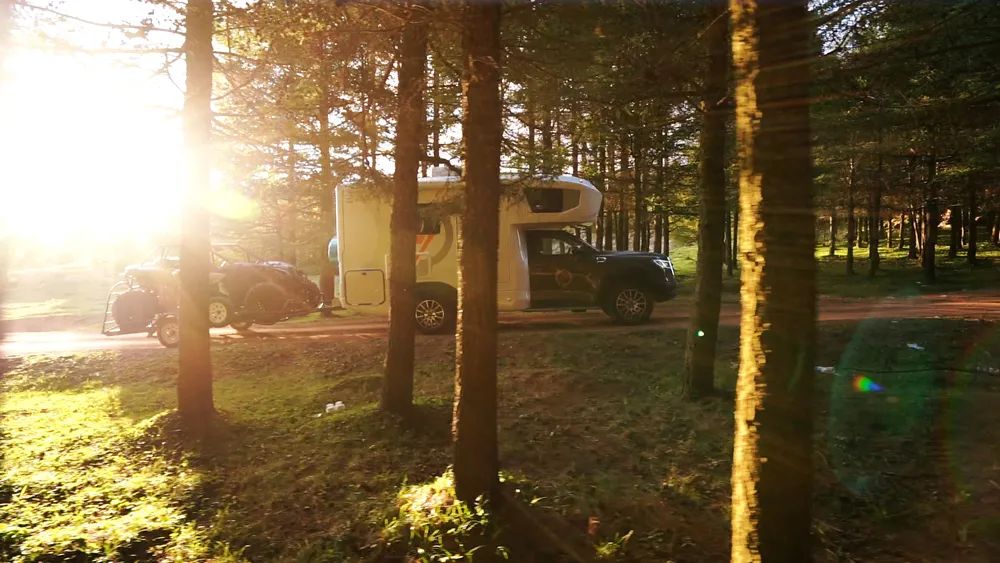 疫情之下，我們?yōu)槭裁催x擇房車出行？